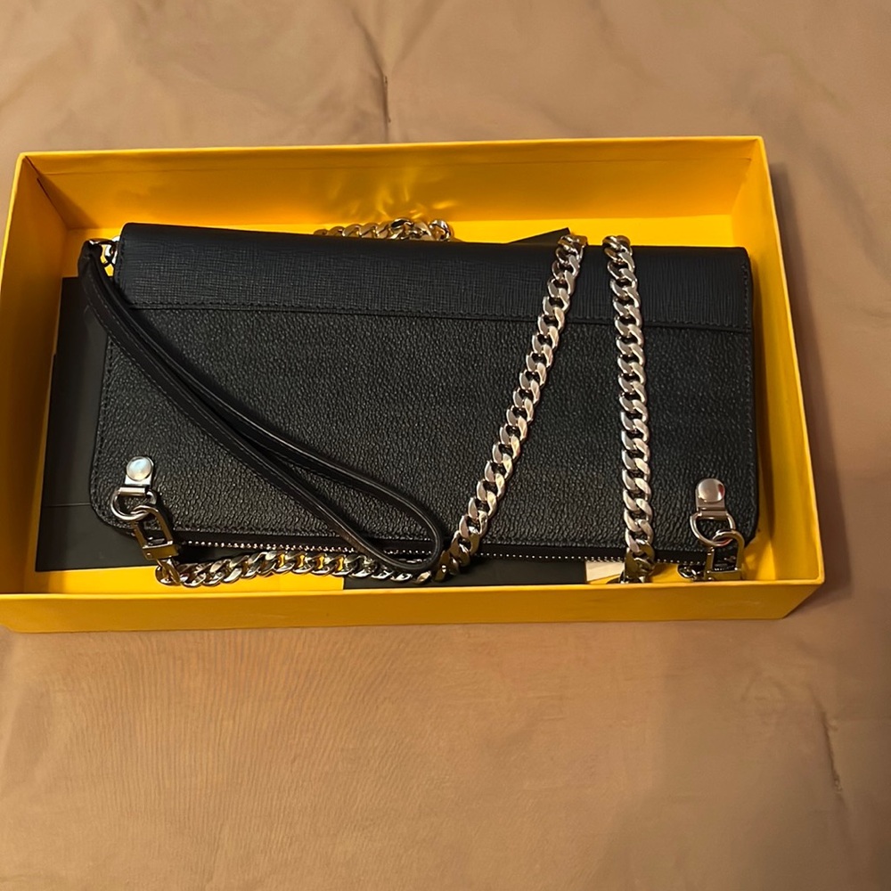 Tendu Clutch on the chain added by me